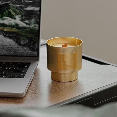 Μοναδικό πολυτέλειας Scented κερί 290g βάζων φλυτζανιών αργιλίου μετάλλων χρυσό με το ξύλινο φυτίλι