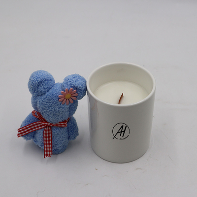 Scented άσπρο κεραμικό κερί αίσθησης αρώματος με το ξύλινο φυτίλι