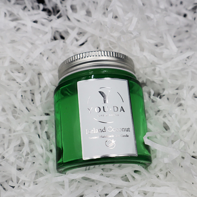 Scented σπιτικό πετρέλαιο καρύδων κεριών βάζων του Mason κεριών σόγιας στο πράσινο γυαλί